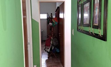 EXCELENTE CASA CON GRAN FONDO LIBRE