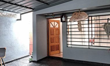 EXCELENTE CASA CON GRAN FONDO LIBRE