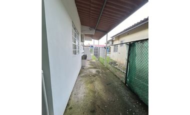 ALQUILER DE CASA EN BARRIADA CERRADA EN PENONOME