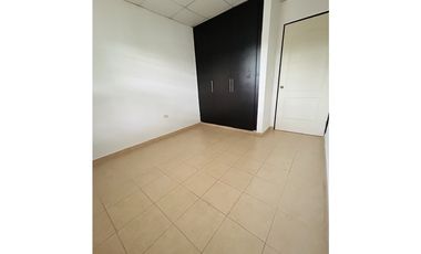 ALQUILER DE CASA EN BARRIADA CERRADA EN PENONOME