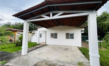 ALQUILER DE CASA EN BARRIADA CERRADA EN PENONOME