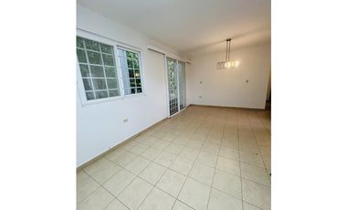 ALQUILER DE CASA EN BARRIADA CERRADA EN PENONOME