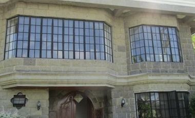House for rent in Cebu City, Silver Hills 3-br with balconies & view of the city