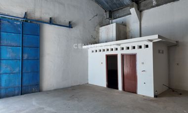 Gudang Luas Bangunan 1800 M Akses Mudah Di RR Selatan