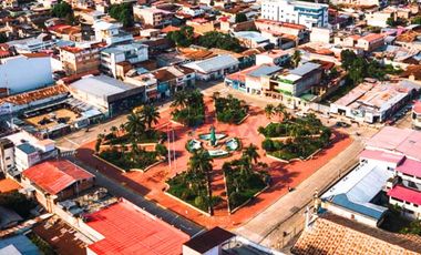 Oportunidad Estratégica En Tarapoto: Amplia Casa En Esquina A 3 Cuadras De La Plaza De Armas