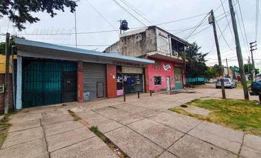 Locales y Casa - Chalet venta sobre Av. Del Libertador R 23 - Moreno