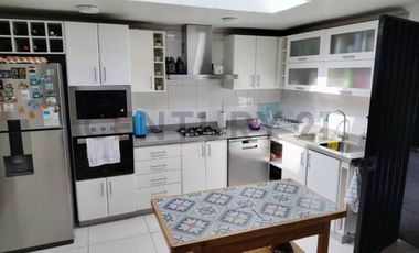 Hermosa y gran casa en condominio la Reina Alta