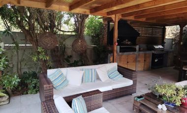 Hermosa y gran casa en condominio la Reina Alta