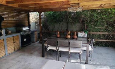 Hermosa y gran casa en condominio la Reina Alta