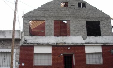 Excelente casa 3 amb en lote propio en ballester sobre calle maipu