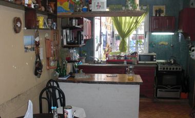 Excelente casa 3 amb en lote propio en ballester sobre calle maipu