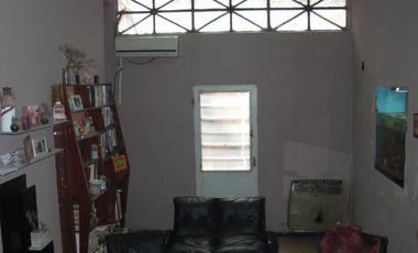 Excelente casa 3 amb en lote propio en ballester sobre calle maipu