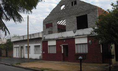 Excelente casa 3 amb en lote propio en ballester sobre calle maipu