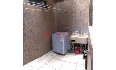 Venta De Casa Con 4 Depas Con Ingreso Independiente - Ventanilla