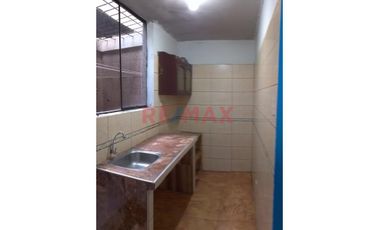 Venta De Casa Con 4 Depas Con Ingreso Independiente - Ventanilla