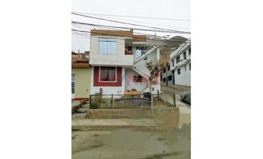 Venta De Casa Con 4 Depas Con Ingreso Independiente - Ventanilla