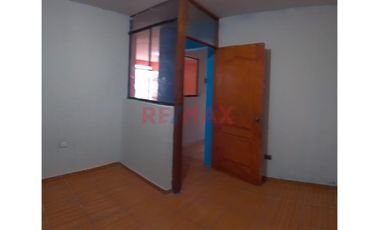 Venta De Casa Con 4 Depas Con Ingreso Independiente - Ventanilla