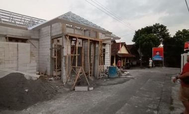 Rumah Proses Bangun Type 60/100 di Selatan Pasar Cebongan