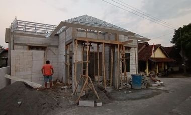 Rumah Proses Bangun Type 60/100 di Selatan Pasar Cebongan