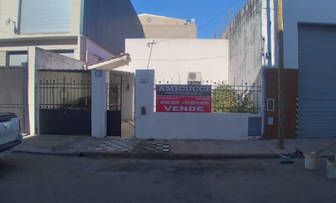Venta casa 4 ambientes zona Villa Lynch