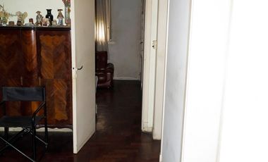 Chalet  de 3 AMBIENTES ubicado a 200 metros de Avenida Tomás Espora.