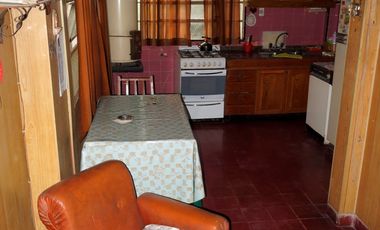 Chalet  de 3 AMBIENTES ubicado a 200 metros de Avenida Tomás Espora.