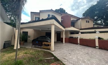 SEA Confiable Vende Hermosa Casa en Llanos de Curundu