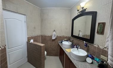 SEA Confiable Vende Hermosa Casa en Llanos de Curundu