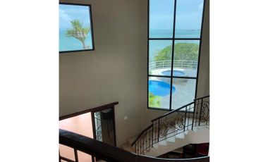 Hermosa Casa de Dos Plantas en La Playa Costa Esmeralda (MM)