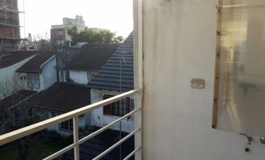VENTA - DEPARTAMENTO DE 2 AMBIENTES CON ENTREPISO - MORON