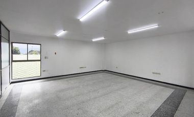 oficina en arriendo en patio centro. Cod A32129
