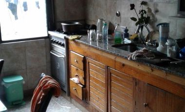 CASA MULTIFAMILIAR DE 4 DORMITORIOS,ENTRADA DE AUTOS