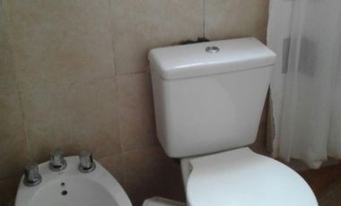 CASA MULTIFAMILIAR DE 4 DORMITORIOS,ENTRADA DE AUTOS