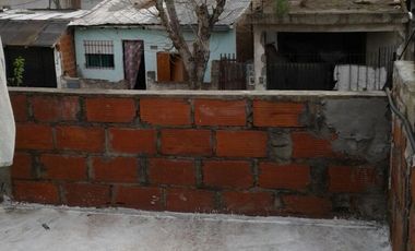 CASA MULTIFAMILIAR DE 4 DORMITORIOS,ENTRADA DE AUTOS