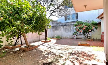 casa en venta en la riviera. Cod V4881
