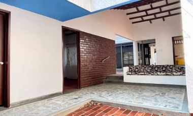 casa en venta en la riviera. Cod V4881