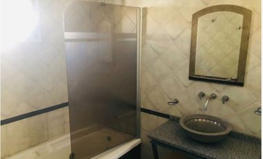 Casa para 2 Familias en venta en Villa Luzuriaga