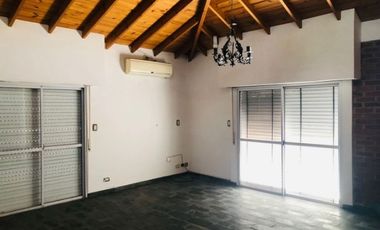 Casa para 2 Familias en venta en Villa Luzuriaga