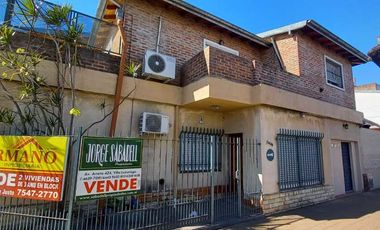Casa para 2 Familias en venta en Villa Luzuriaga