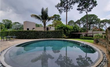 CASA AMUEBLADA EN VENTA, AVNDARO.