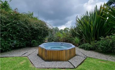 CASA AMUEBLADA EN VENTA, AVNDARO.