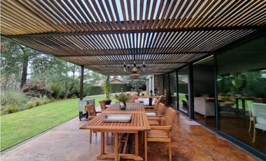 CASA AMUEBLADA EN VENTA, AVNDARO.