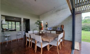 CASA AMUEBLADA EN VENTA, AVNDARO.
