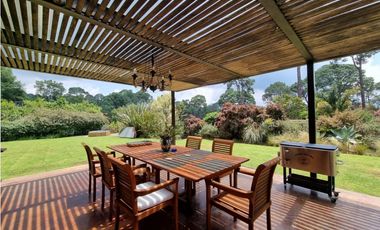 CASA AMUEBLADA EN VENTA, AVNDARO.