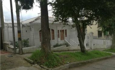 Casa lote en Venta Versalles