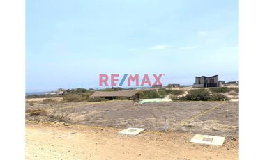 🌴🏖️ ¡Oportunidad única para construir la casa de playa de tus sueños! 🏖️🌴

📍 Ubicación privilegiada:
1era Etapa,  Condominio Las Lomas de Vichayito