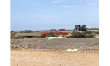 🌴🏖️ ¡Oportunidad única para construir la casa de playa de tus sueños! 🏖️🌴

📍 Ubicación privilegiada:
1era Etapa,  Condominio Las Lomas de Vichayito