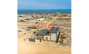 🌴🏖️ ¡Oportunidad única para construir la casa de playa de tus sueños! 🏖️🌴

📍 Ubicación privilegiada:
1era Etapa,  Condominio Las Lomas de Vichayito