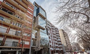 Oficina al frente. Zona Plaza Mitre.