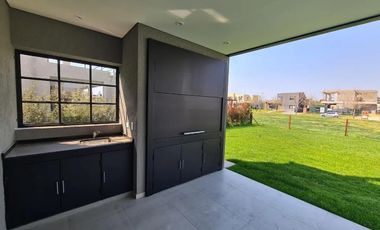 Casa en venta a estrenar en Puertos, Barrio Acacias